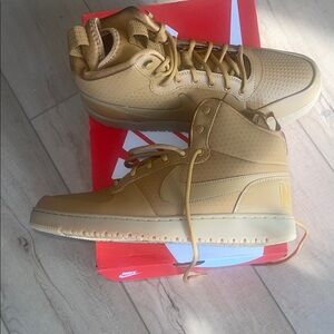 NIB Rare Nike Court Borough Mid Winter in Wheat